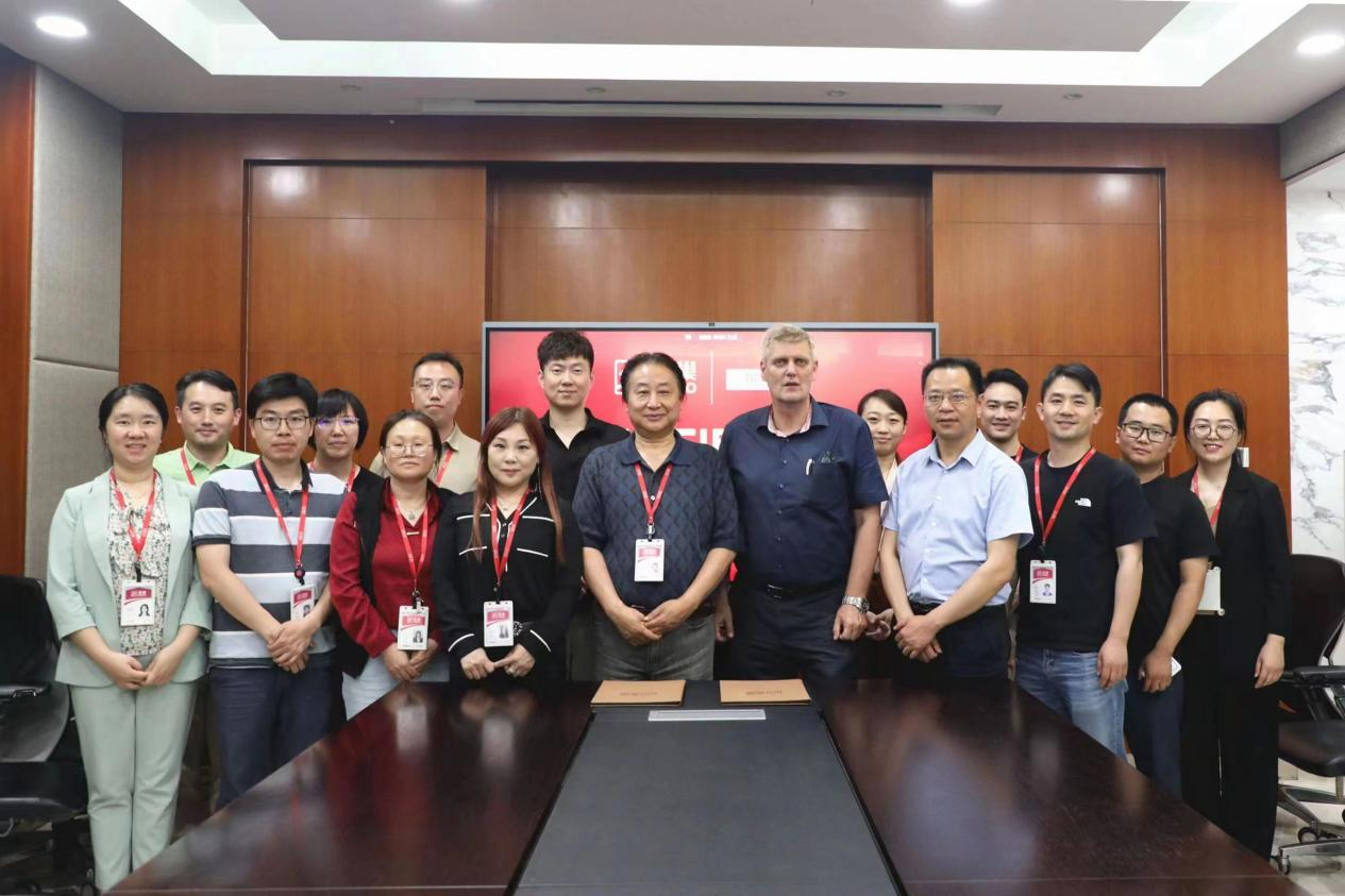 美巢集團(tuán)武漢股份公司與德國(guó)IBAU HAMBURG公司順利簽約