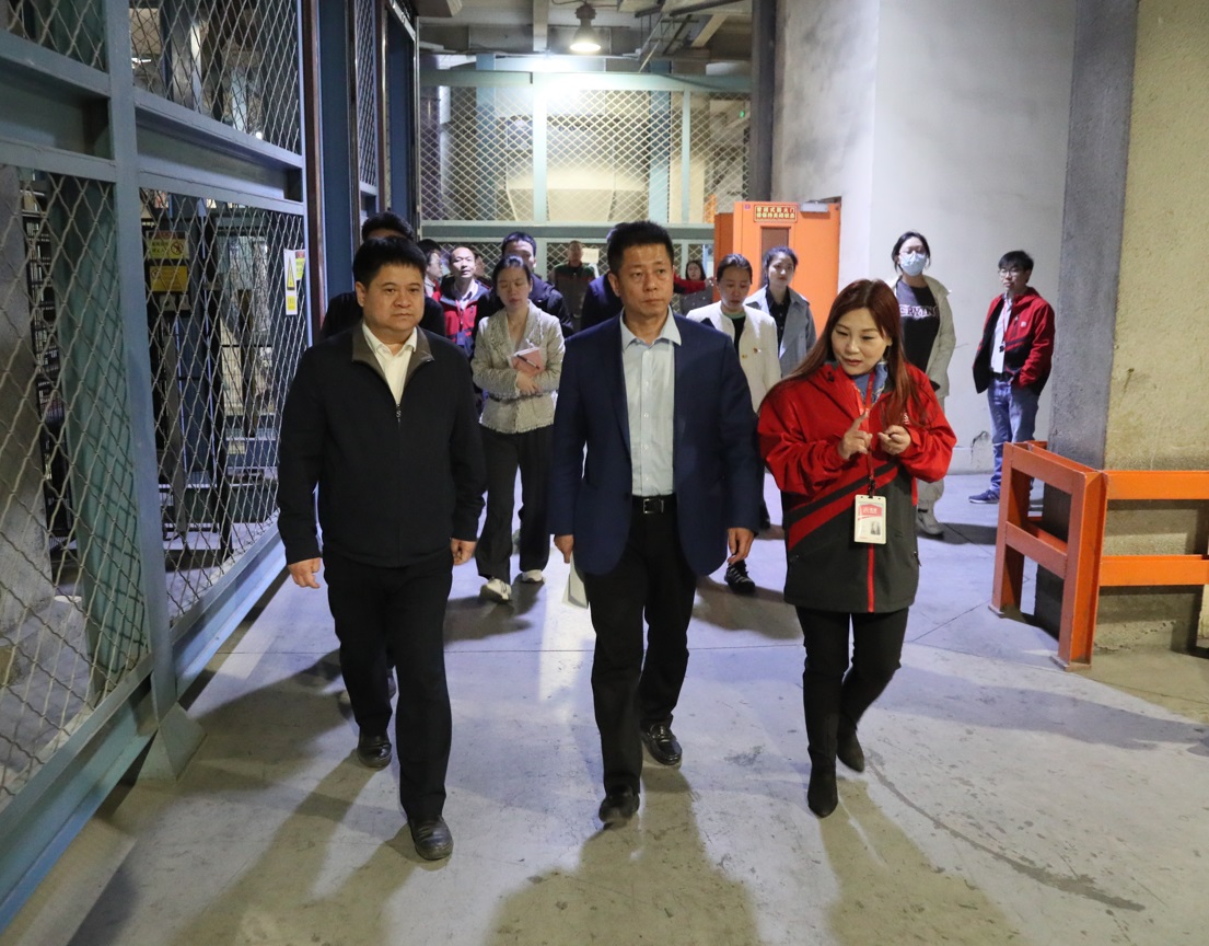 經(jīng)開區(qū)工委副書記、組織人事部部長于淼一行蒞臨美巢參觀督導(dǎo)